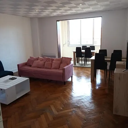 2-Bedroom Apartment In Cannes דירה *